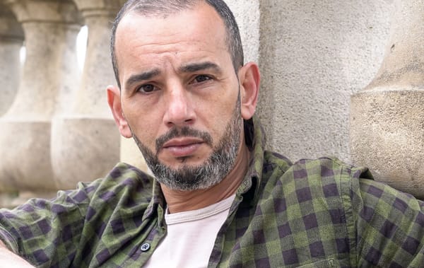Hakim Djaziri, acteur, auteur et metteur en scène.